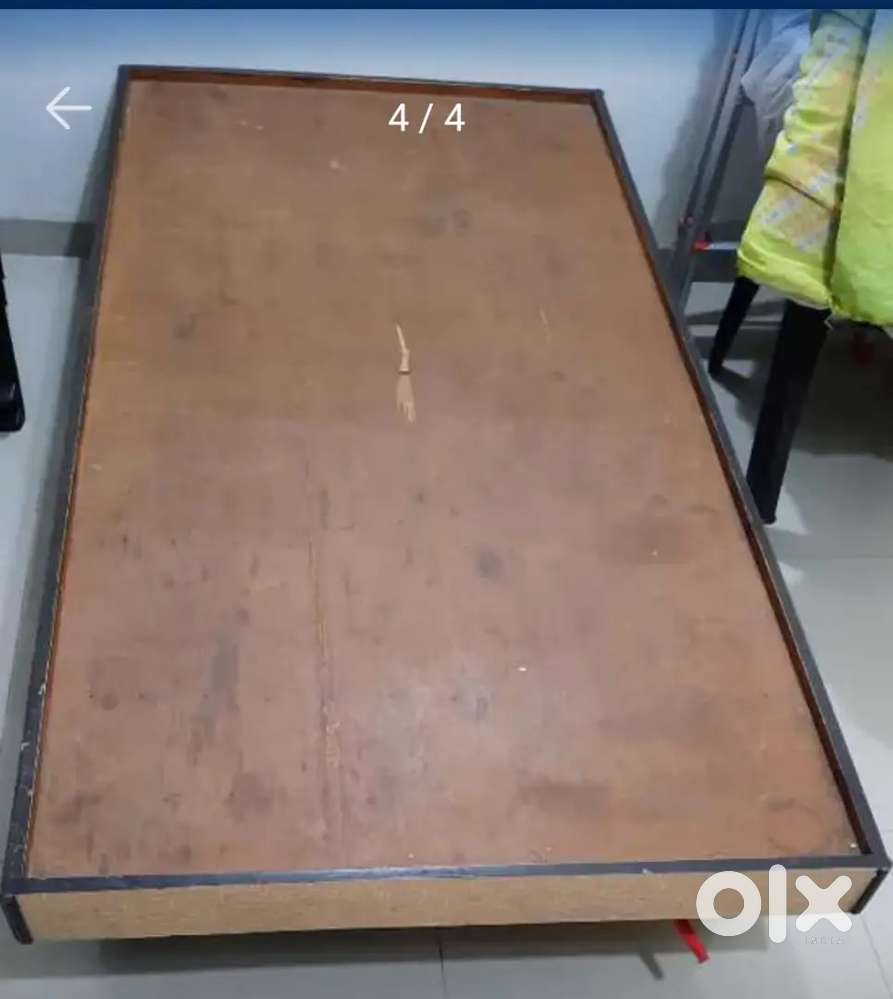 Wooden single bed 3 * 6 2000 rupees