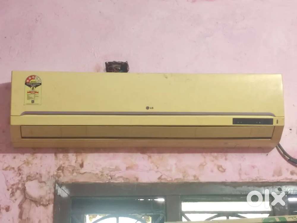 1,5 ton AC good condition just need gas filing
