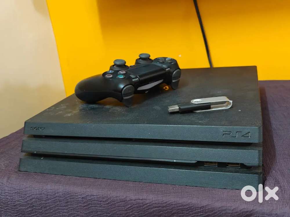 PS4 pro 1 TB console