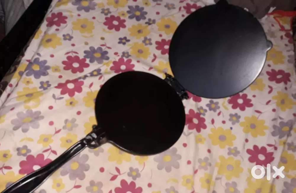 Chapati presser mashine in black colour