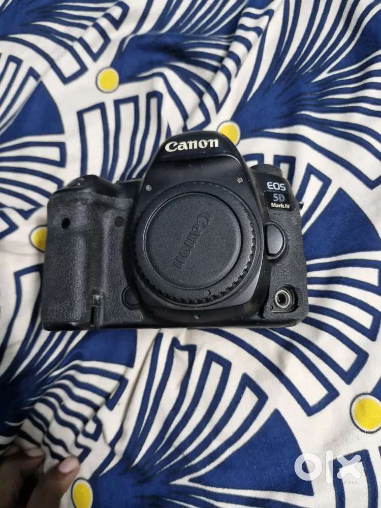 Canon 5D mark IV with Lens and Battery