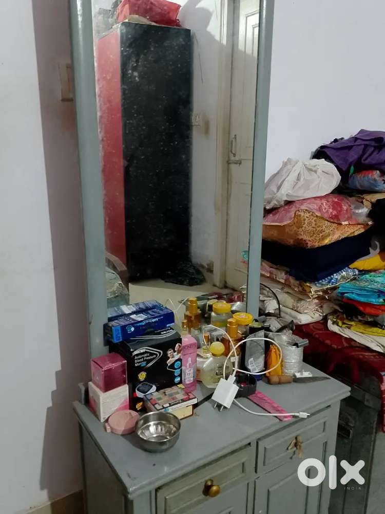 Dressing table sheseem wood