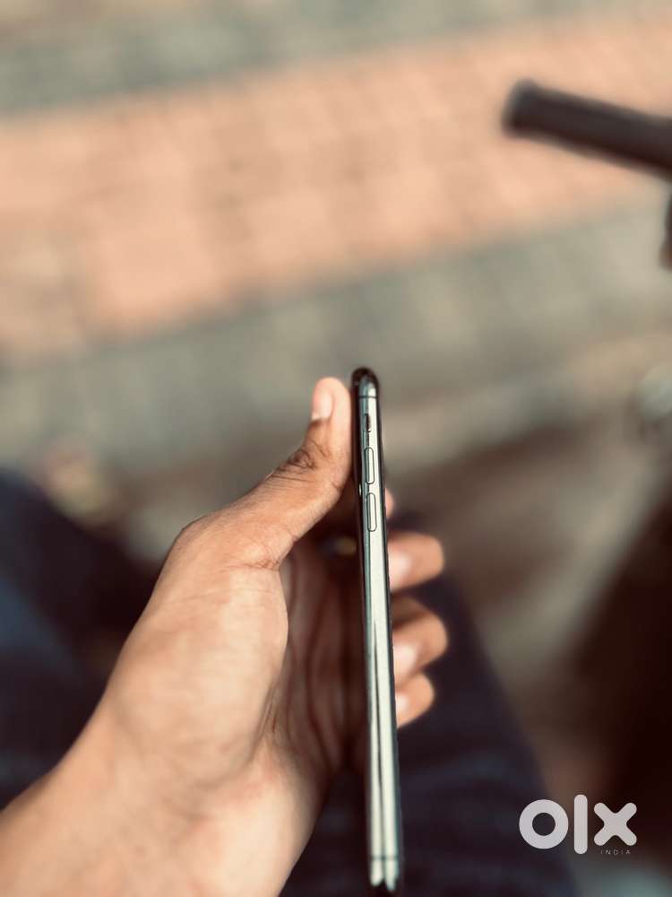 iPhone x 256 gb og battery charge  no replacement any no complaints