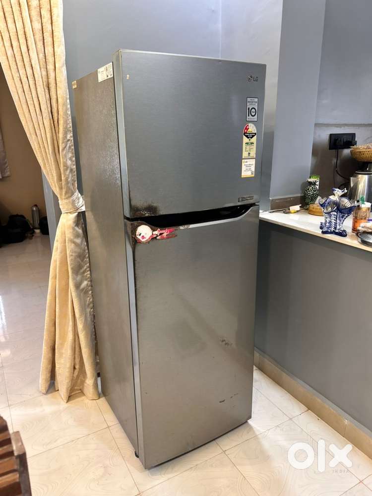 Fridge and Dinning set for 6