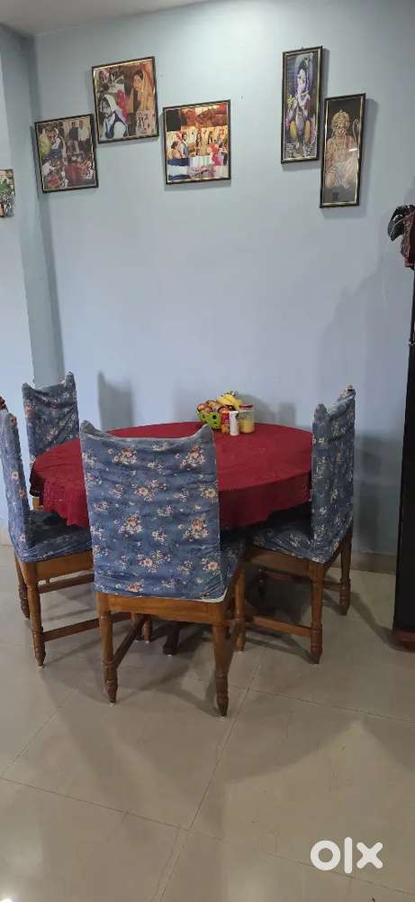 Pure sagwan wood dining table