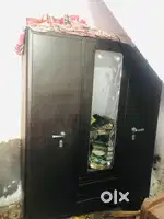 Almirah (almaari) 5x6-5ft