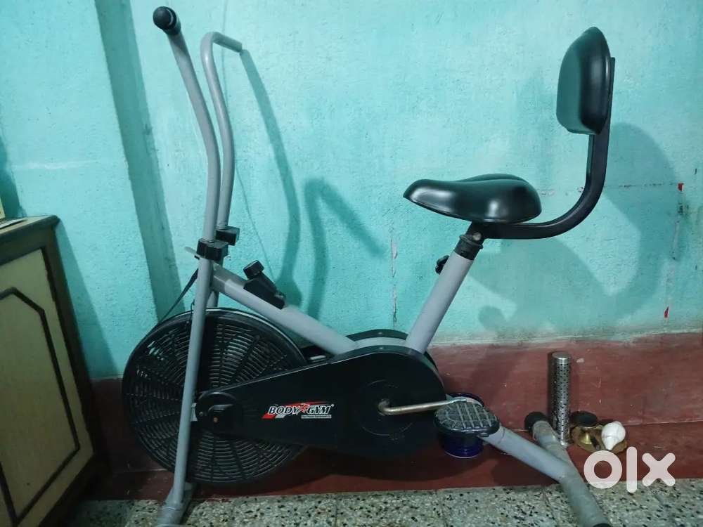 Gym cycling machine