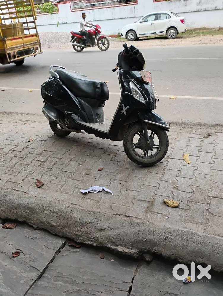 नई बाइक लेना है इसलिए स्कूटी सेल कर रहे हैं