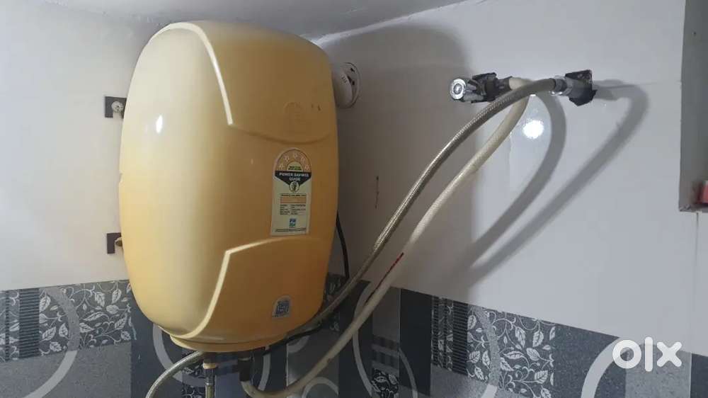 Vijay Geaser 15 litre, Bajaj 3 litre and Orient Ceilng fan