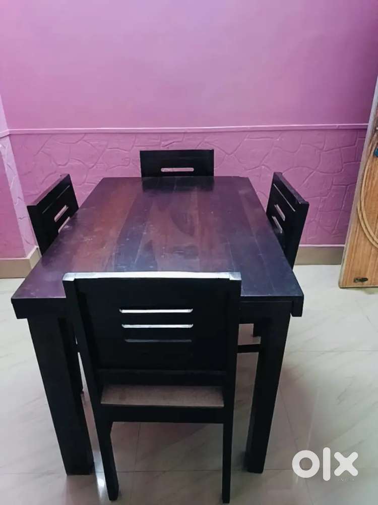 Dining Table ( No Any Damage) Urgent Sell