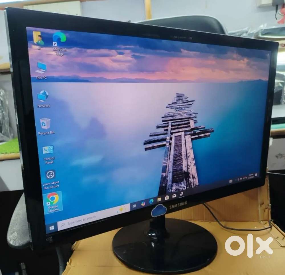 SAMSUMG 24INCH MONITER