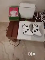 XBOX  one tp with cd 7 for sale( less use)