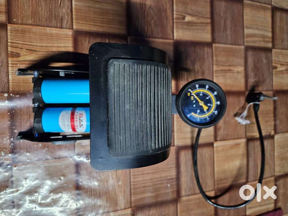 Universal Foot Pump with Pressure Indicator 160psi