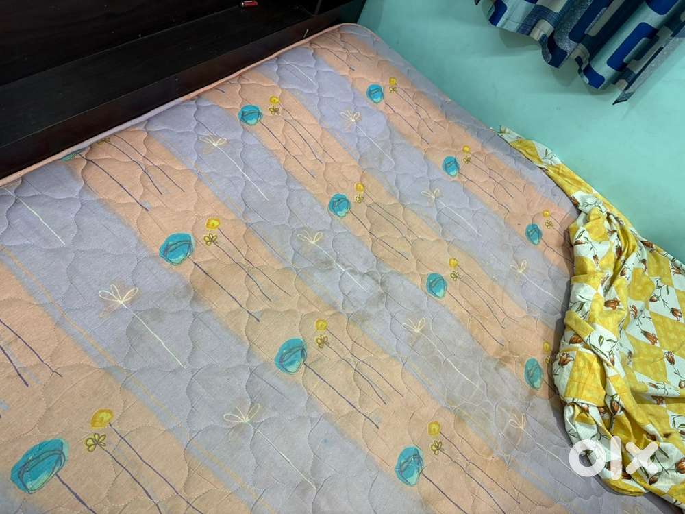 Engineered wood queen size bed with kurlon mattress