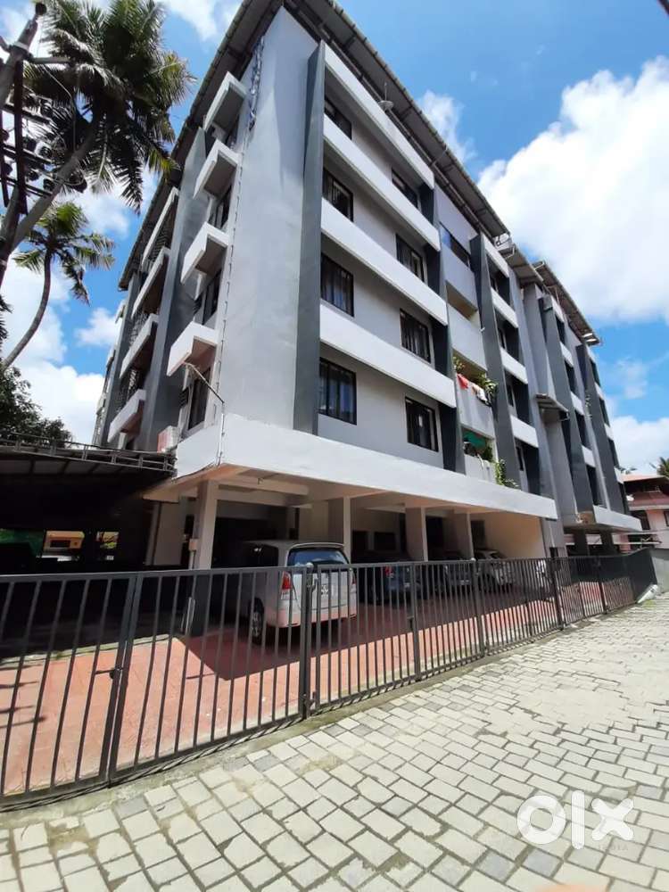 3 BHK SEMI FURNISHED FLAT RENT AT KAKKANAD NEAR CIVIL STATION