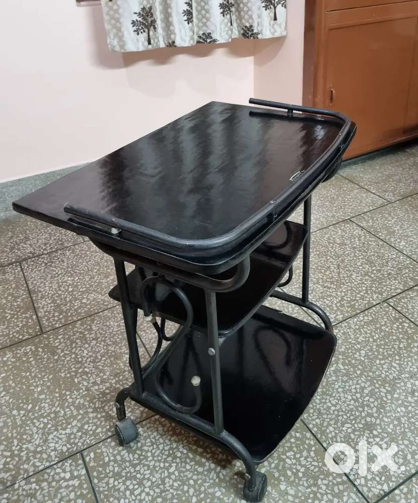 Stylish 3-tier Multipurpose table with wheels