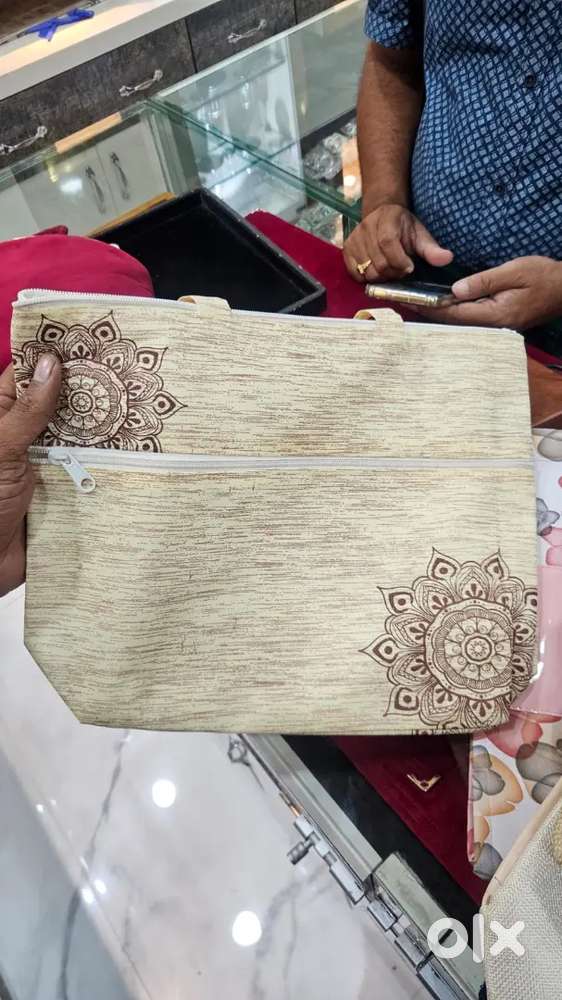 Bag Godown me kaam krne k lie staff chye Pachpedi Naka me