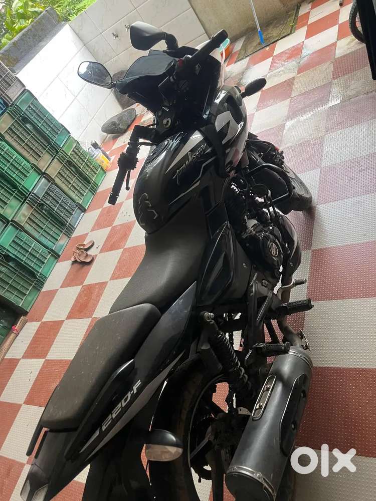 Bajaj Palsar 220 F