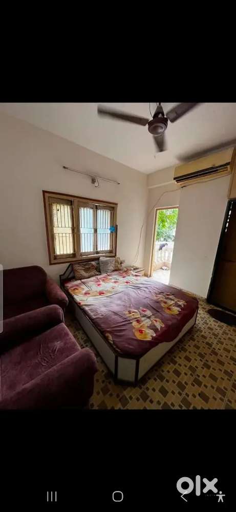 2bhk flat ambawadi[bechlors]