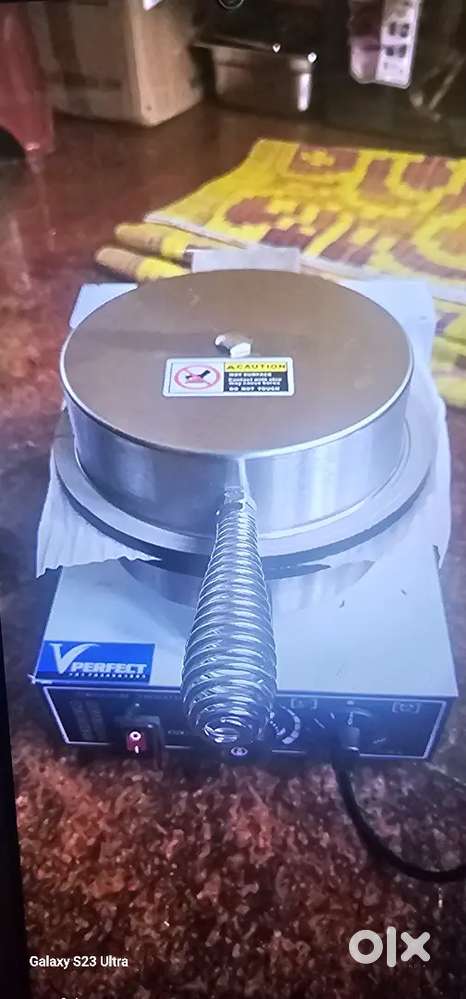 Ice-cream waffle cone machine