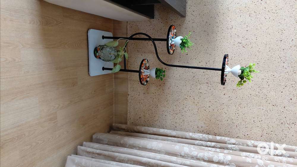 Flower stand with flower pots and pebbles