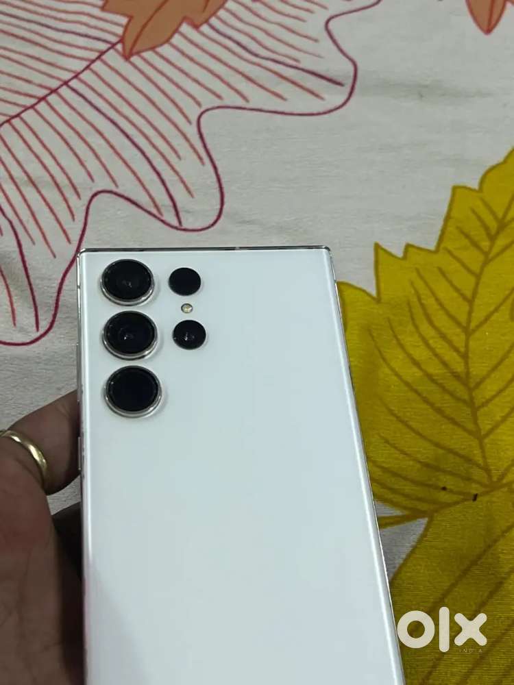 smartphone which has various features like circle to search AI camera 