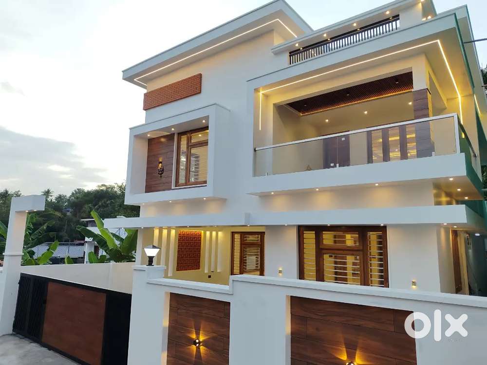 NEW 4BHK 6 CENT MODERN HOUSE READY TO MOVE SPACIOUS HOUSE PEROORKADA