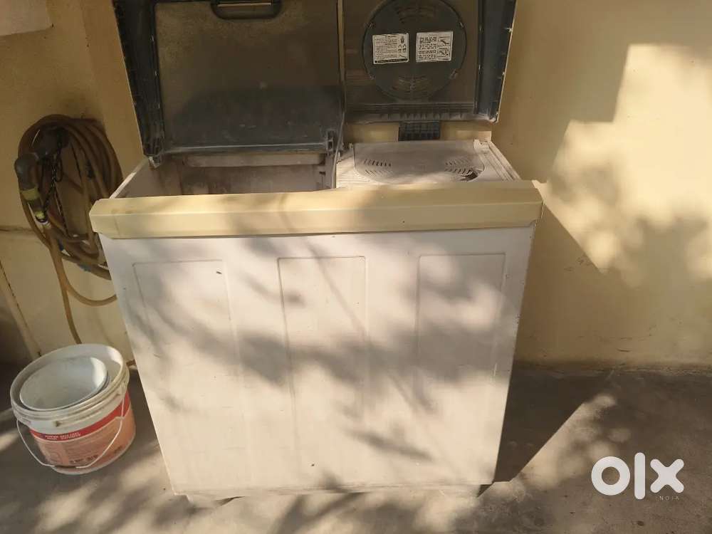 Lg washing machine 8.5 kg in good condition semi automatic.