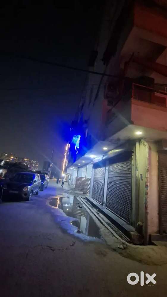 Ready to move shop available on road