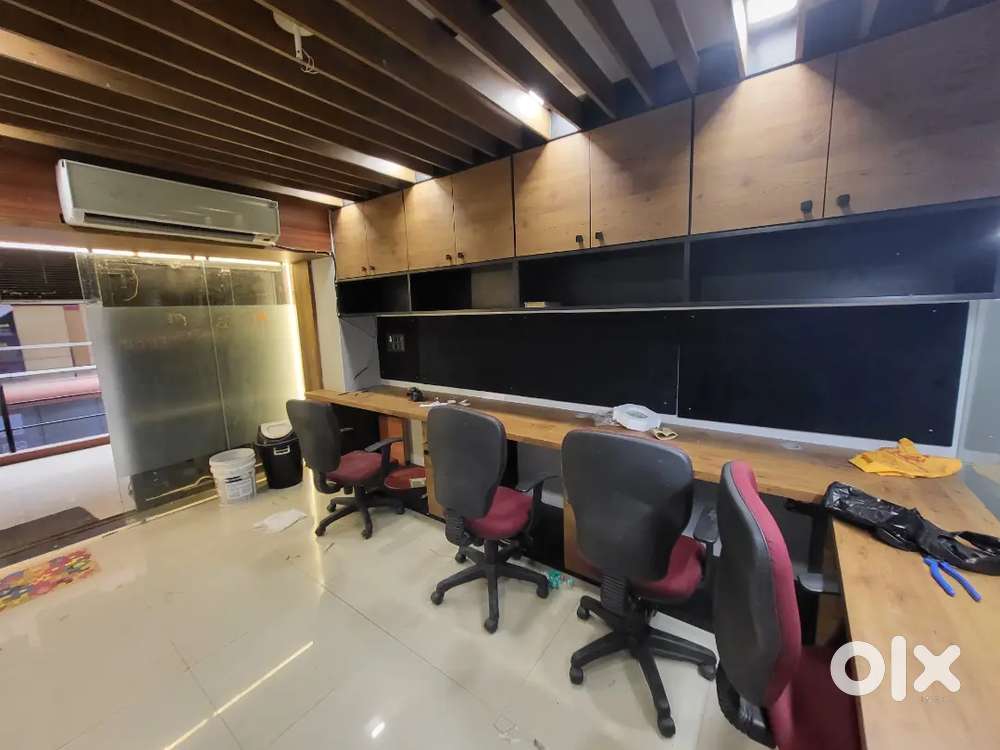 BOSS CABIN WORK-STATION-10 FURNISHED OFFICE AT RENT PALASIYA INDORE