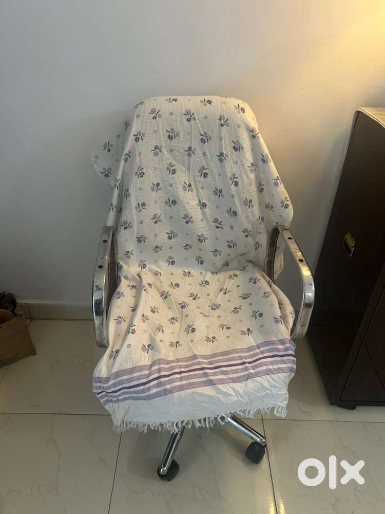 Revolving chair with Revolving wheel base
