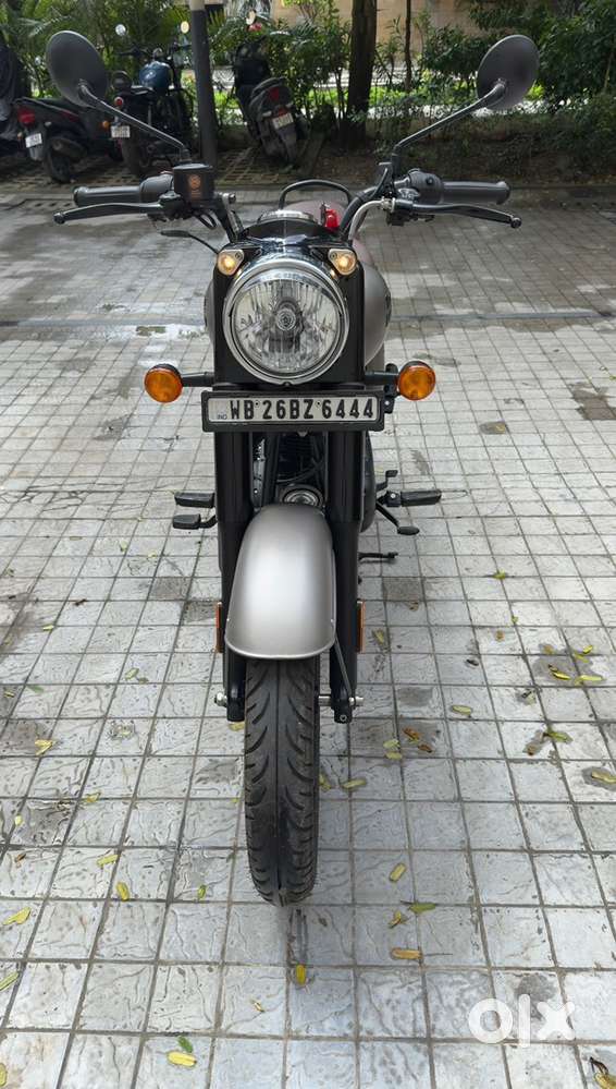 Classic 350dark edition only 1300 km driven