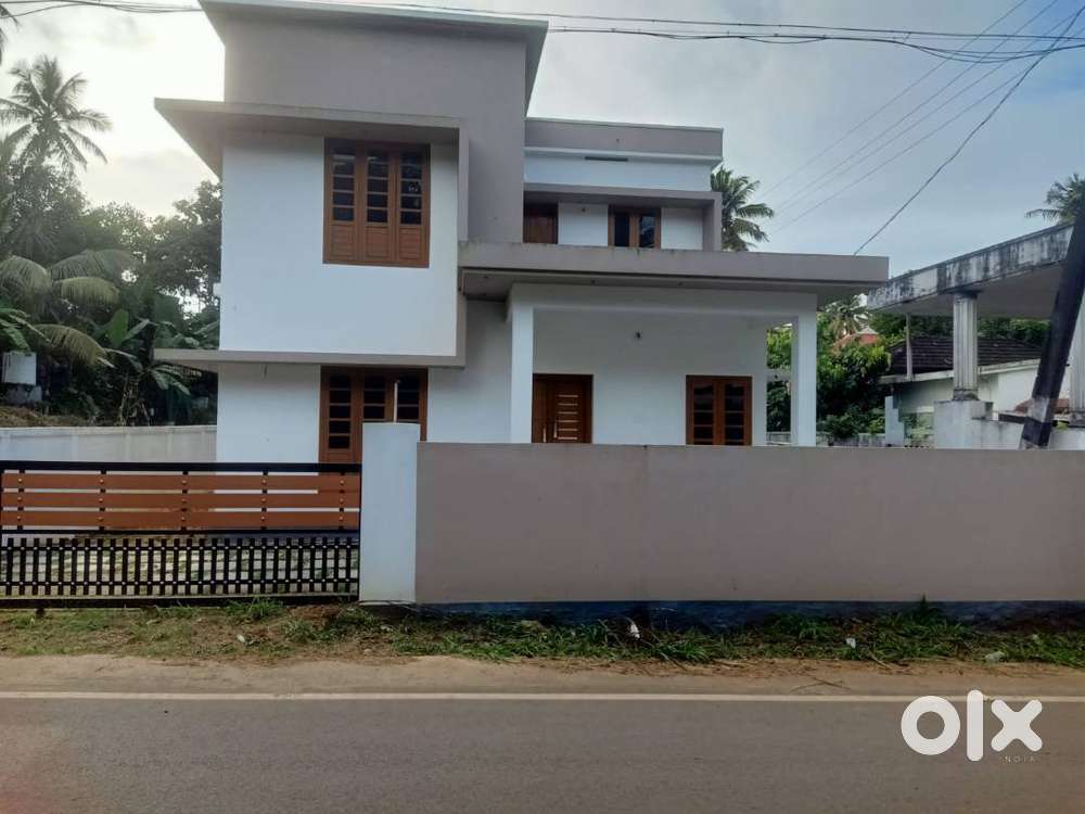 New 3BedRoom House with 8 Cent land for sale on Velthur Main Road