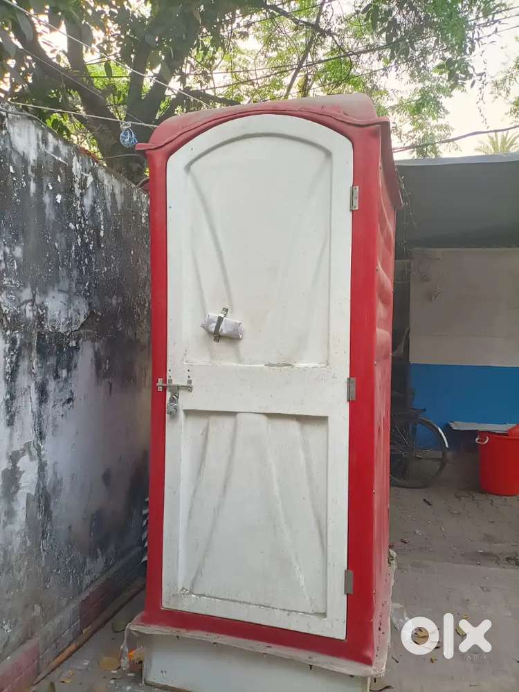 I am selling my portable washroom, which is in excellent condition.