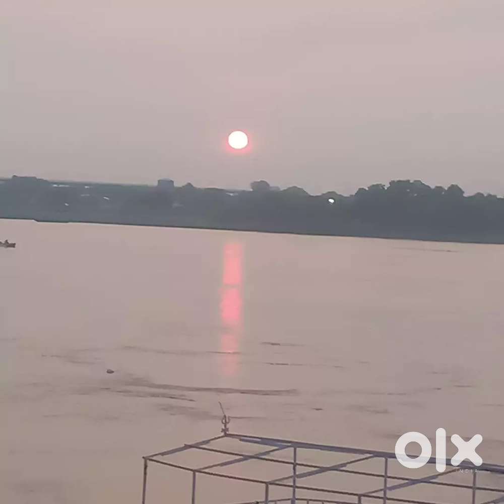 River ganga ekdam ghat pai 2 room rent pai dena hy 1 bathroom balkony