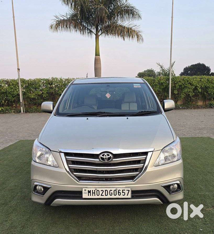 Toyota Innova 2.5 G (Diesel) 8 Seater BS IV, 2013, Diesel