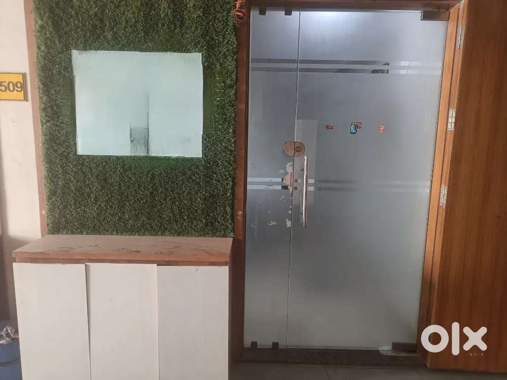 Professional IT Office  -1 CABBIN,19 sheeting,18 chair ,1 boss chair