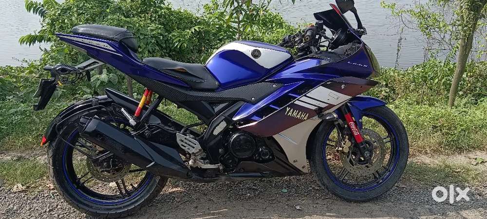 Yamaha R15 V2 sale in all papers complete