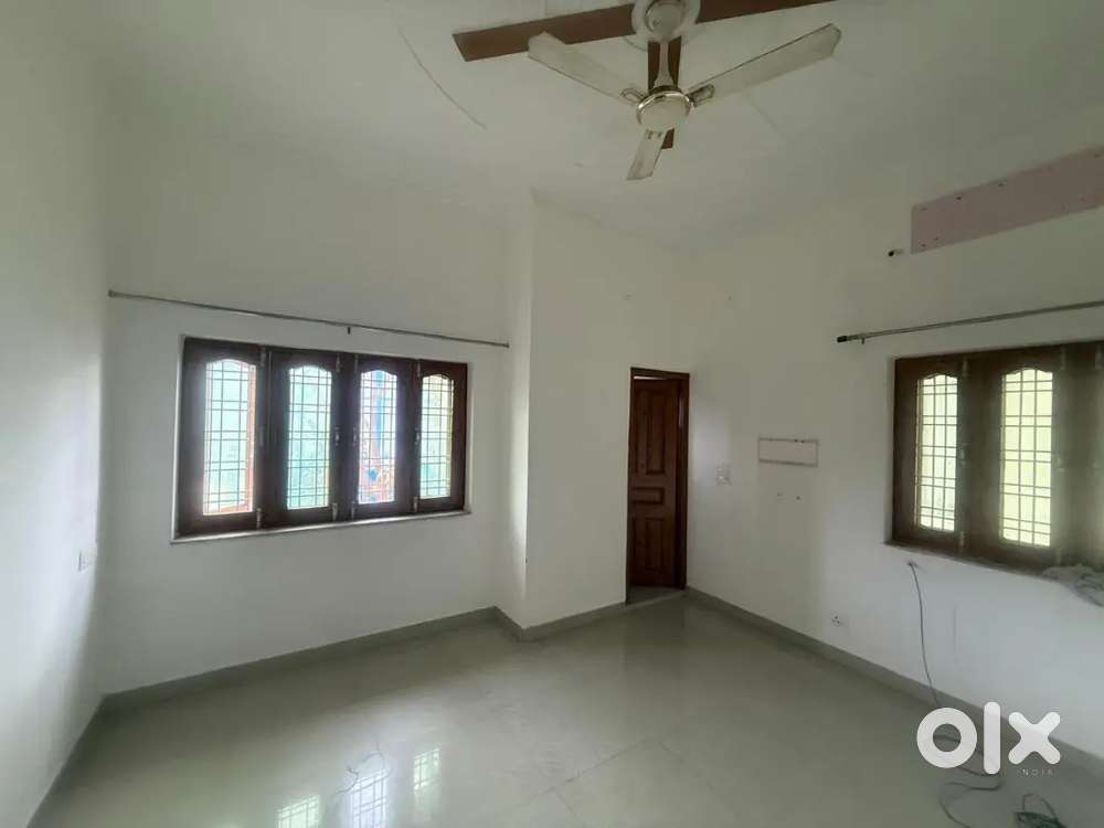 Indipendent without owner 3bhk kothi gms road dronpuri opposite enginr