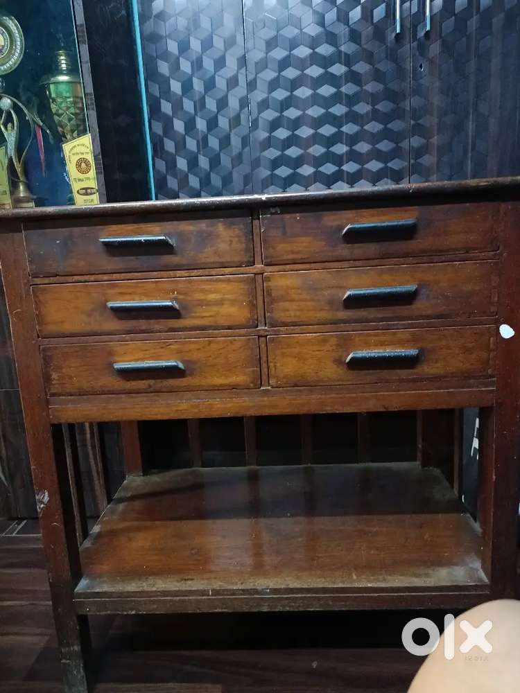 Cabinet table