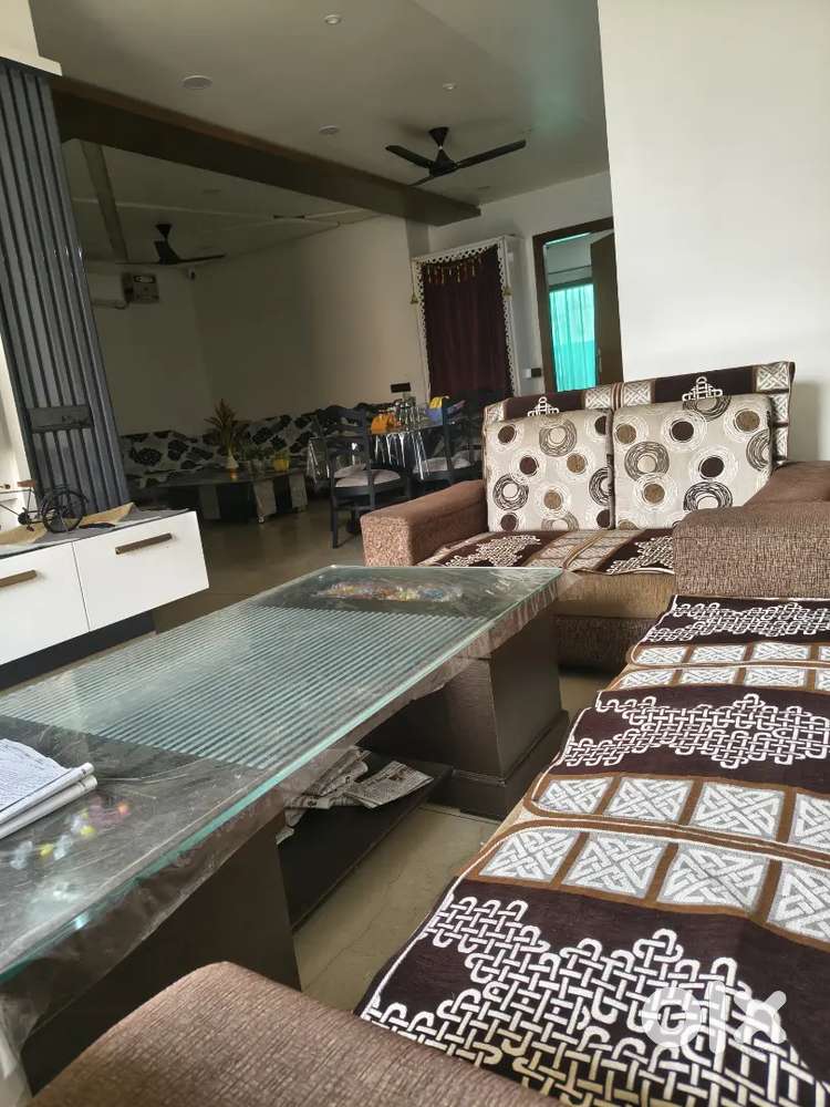 Floor for rent in sector 33