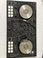 Traktor- DJ console