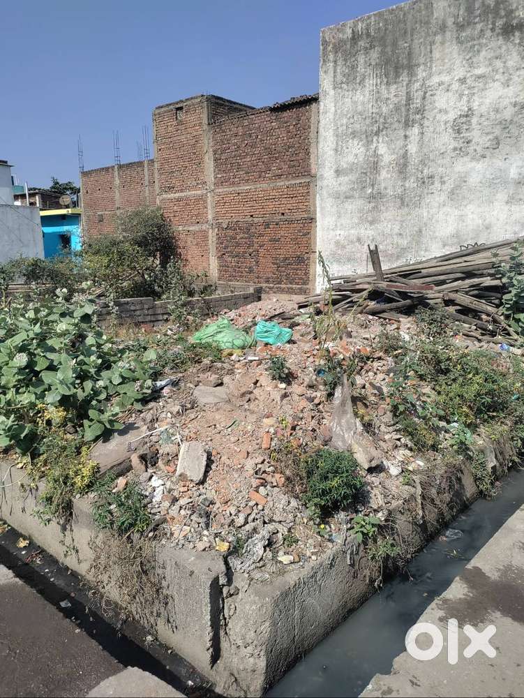 41 फीट फ्रंट है 35 का पीछे है