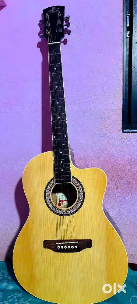 Pluto Guitar with yamaha bag+ 6 pick + 2 Allen wrenche + capo