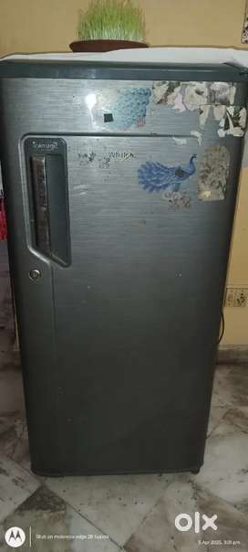 WHIRLPO fridge on hai 2sal old hai bhot acha hai