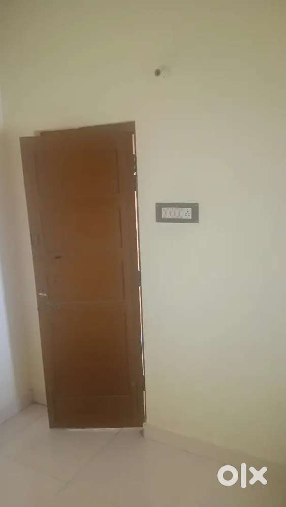 2BHK - 1 ROOM AVAILABLE WITH COT AND HOME APPLIANCES