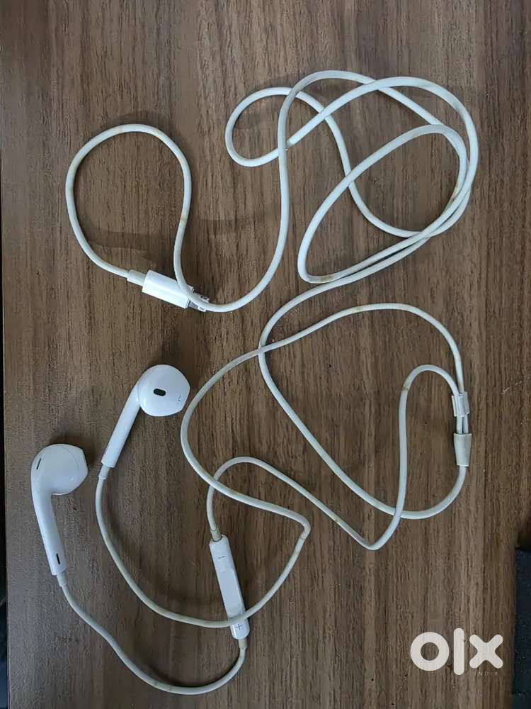 Apple earpods with lightning connector