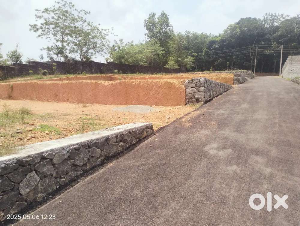 Mulamthuruthy near house plot for sale