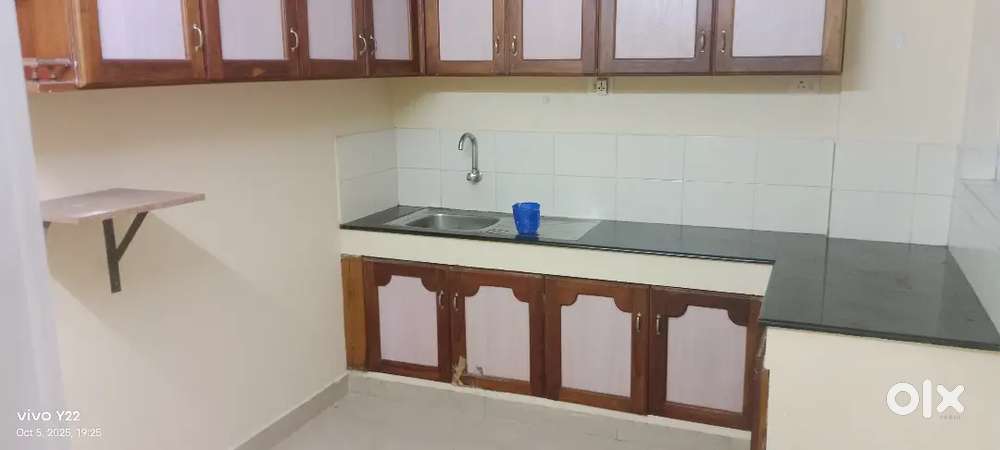 Aluva paravoor kavala, 3bhk flat 8th floor for sale.