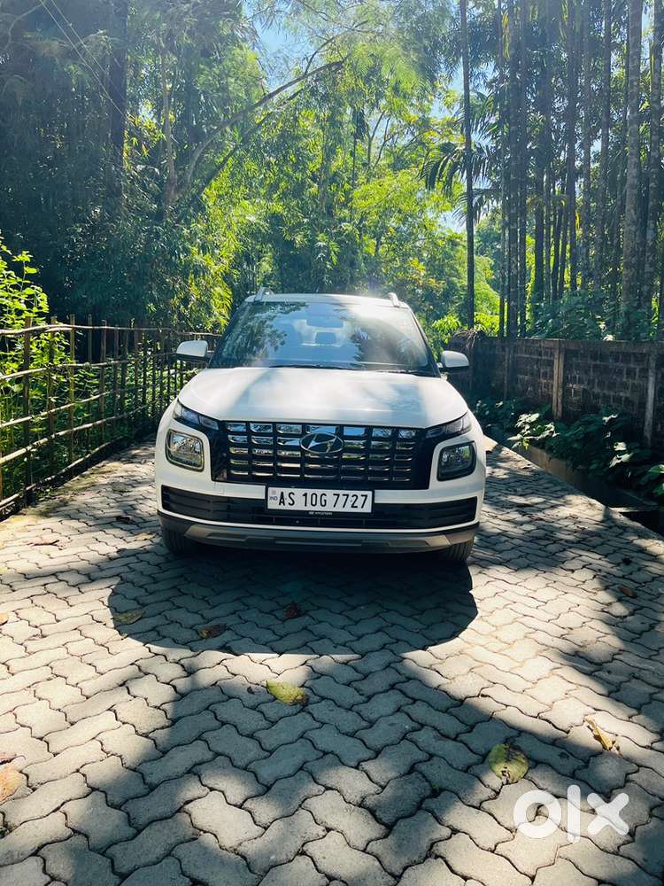 Hyundai Venue 2024 Petrol 5000 Km Driven